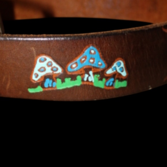 🍄 Vintage "Bright Eyes" Engraved Mushroom Belt – One of a Kind! - Picture 2 of 4